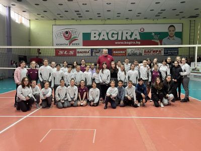 Любо Ганев гостува на децата от Волейболен клуб “Казанлък“ / Новини от Казанлък