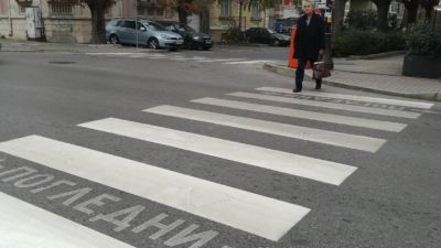 76-годишна пешеходка е била блъсната в Казанлък / Новини от Казанлък