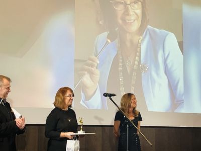 Отличиха кметът на Казанлък с наградата „Жена лидер в местната власт“ / Новини от Казанлък