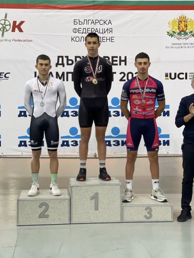 Колоездачите на “Лястовица“ обраха медалите при юношите от състезание в Пловдив / Новини от Казанлък