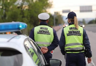 Пътна полиция състави 869 фиша и 166 акта за седмица / Новини от Казанлък