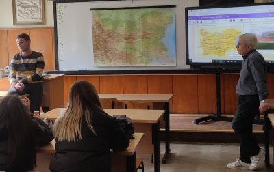 Радетелят на „Родопската железница“ Кристиян Ваклинов гостува на ученици от ПГЛПТ / Новини от Казанлък