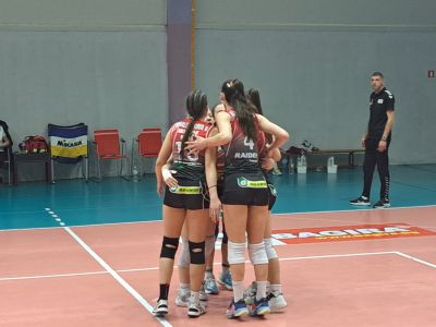Момичетата от казанлъшкия волейболен отбор продължават напред  / Новини от Казанлък