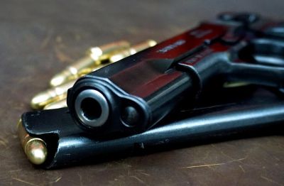 Незаконни боеприпаси и оръжие откриха в дома на 22-годишна жена / Новини от Казанлък