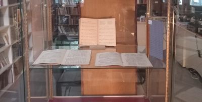 Библиотека „Искра” открива изложба за годишнина на първото музикално списание  / Новини от Казанлък