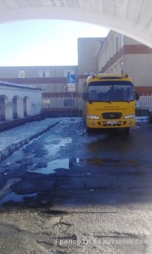 Ето така паркират професионалните шофьори в Казанлък!!!