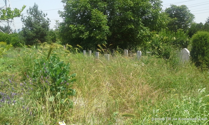 Така изглежда а гробищния парк на Черешова задушница