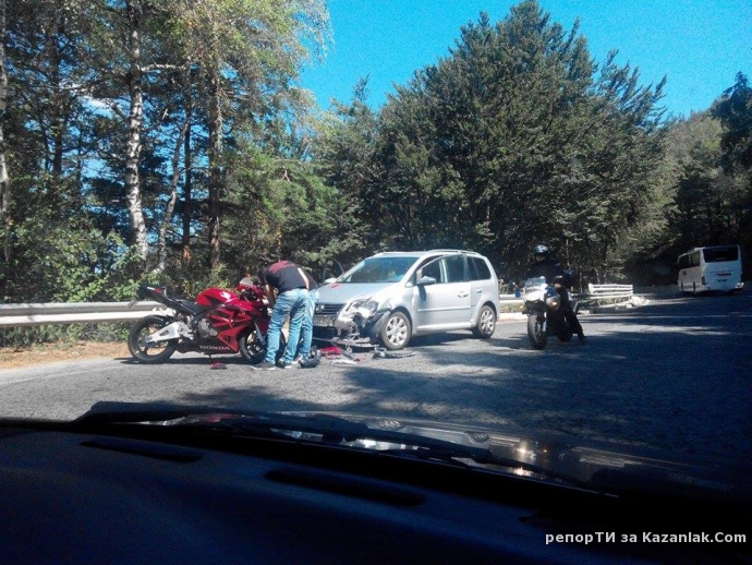 Катастрофа между кола и мотор  по пътя за Шипка