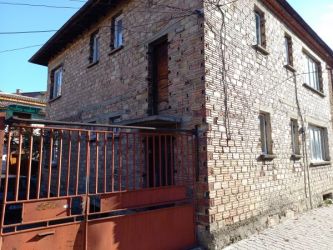 Продавам къща в Казанлък до малкото площадче