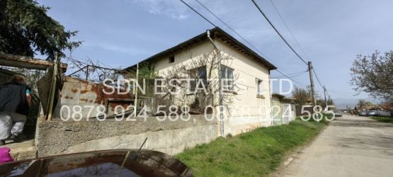 Продава къща на един етаж в село Ръжена